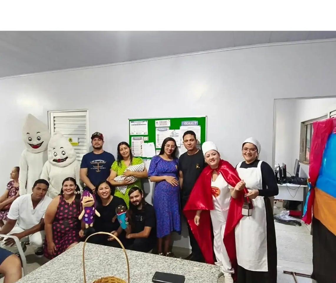 Teatro de fantoches leva informação e acolhimento às famílias sobre a importância da amamentação