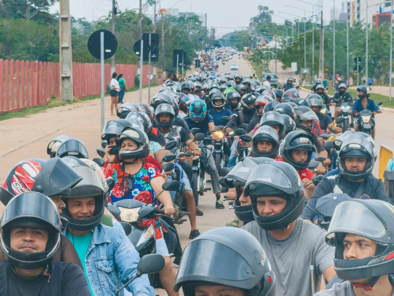 600 capacetes foram entregues na semana nacional de trânsito