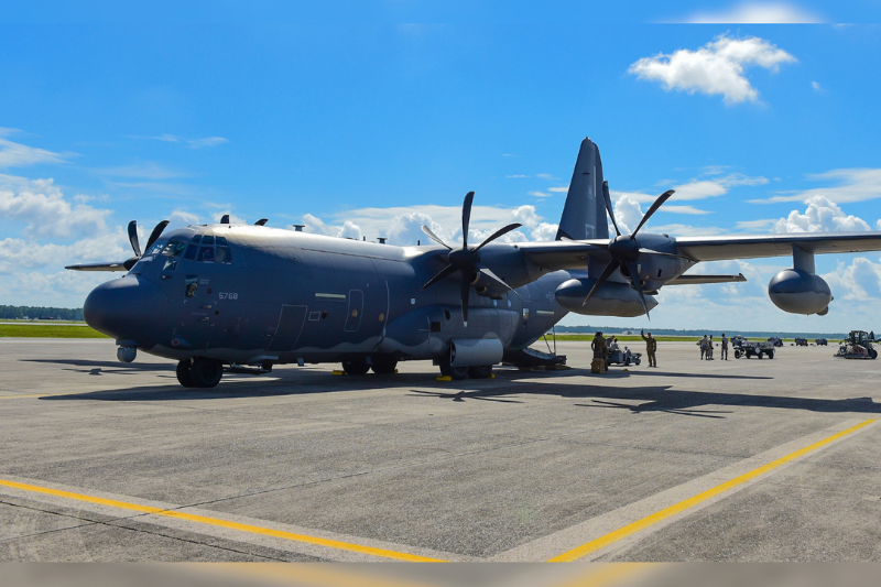 Avião militar dos EUA participa de exercício no Brasil
