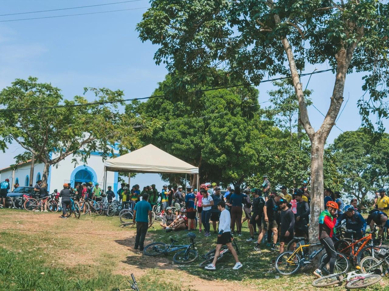 Bike Tour reúne famílias em passeio pela história e pelas paisagens