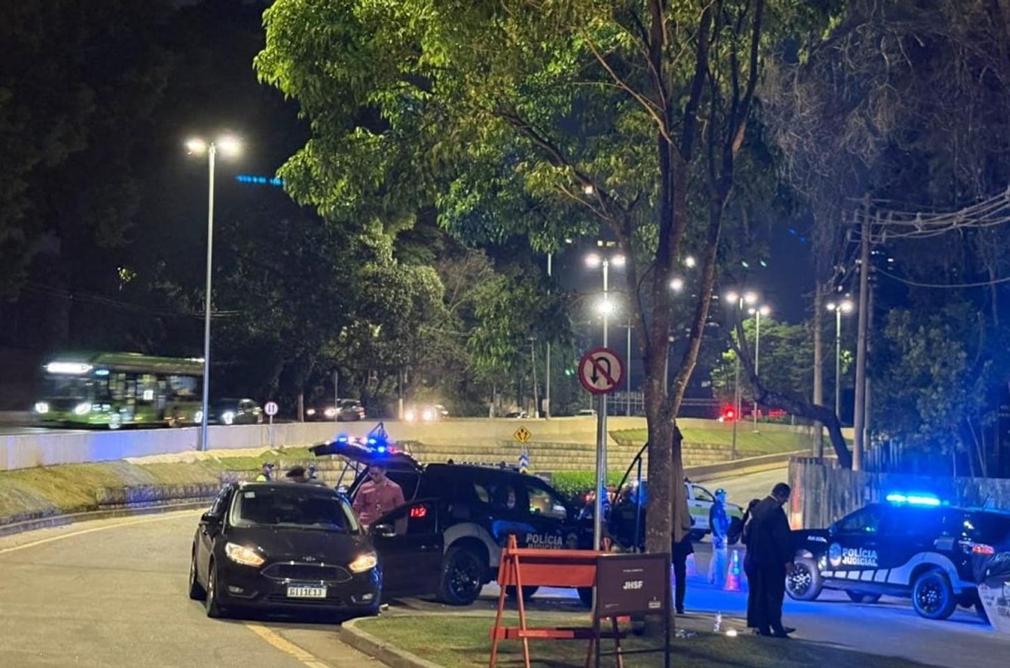 Casamento de filho de Moraes tem rua fechada e atrito com empresário