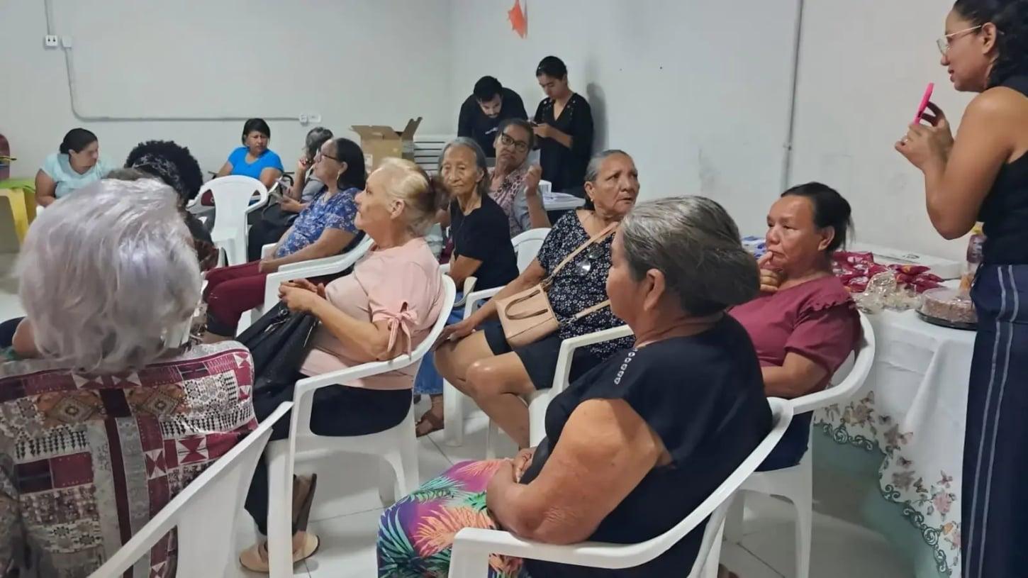 Cras Dona Cotinha promove encontro com pessoas idosas sobre inclusão e uso da tecnologia