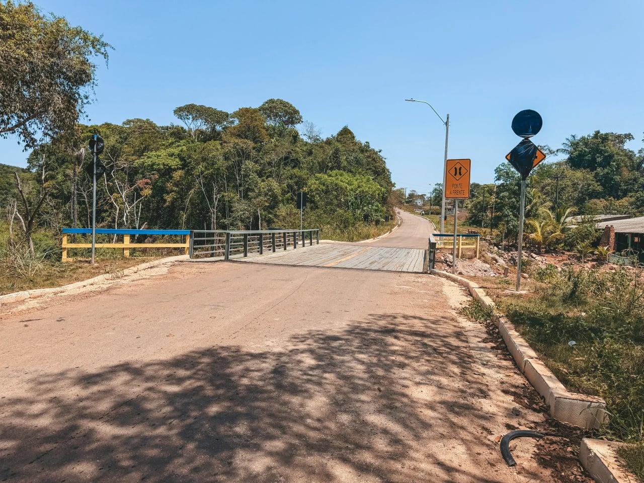 Lombadas serão instaladas nas duas extremidades de ponte na Estrada de Santo Antônio