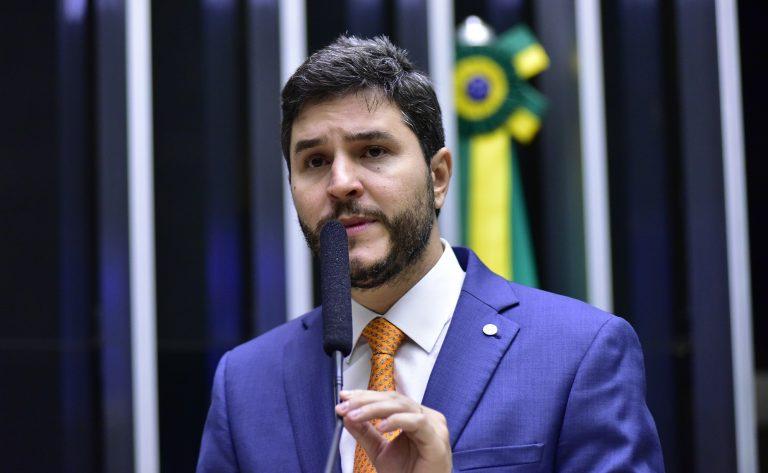 Maurício Carvalho defende investigação sobre Moraes e afirma que ninguém está acima da lei