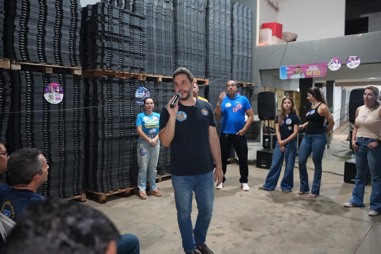 Maurício Carvalho se reúne com integrantes de bloco e reforça compromisso com a cultura de Porto Velho