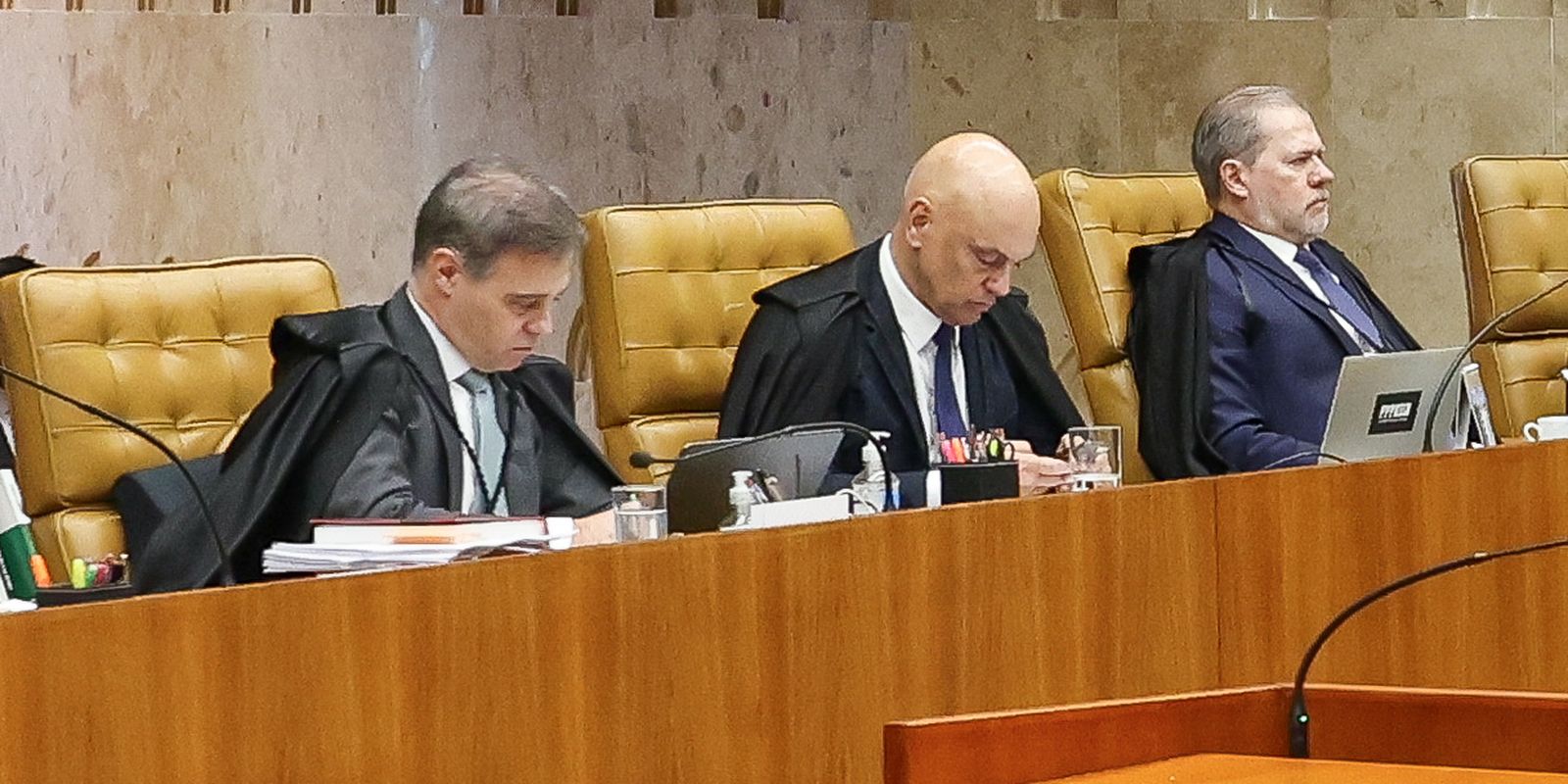 Mendonça acusa Moraes de direcionar investigação no STF