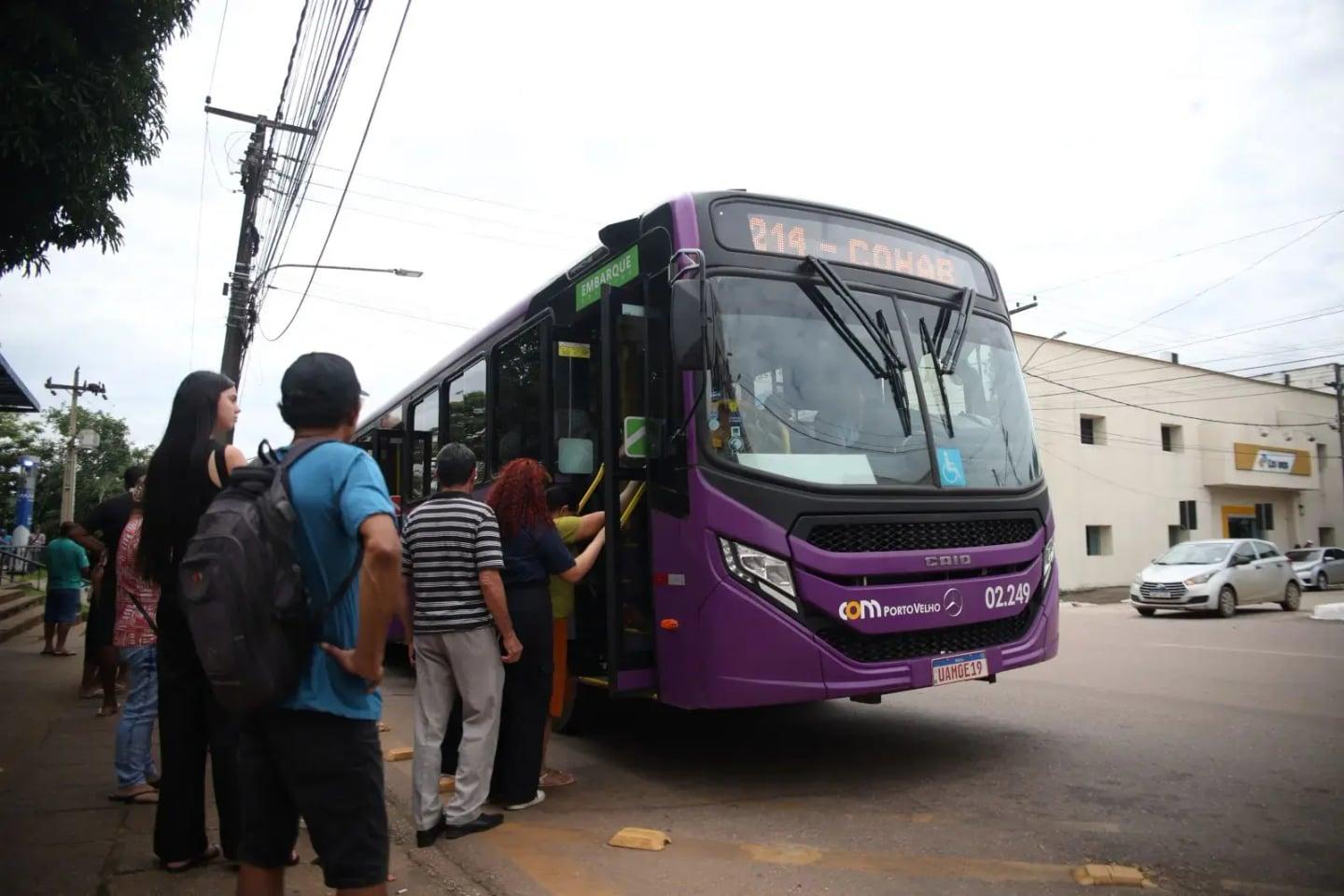 Ônibus gratuitos vão facilitar acesso ao 2º Feirão de Emprego neste sábado (26)