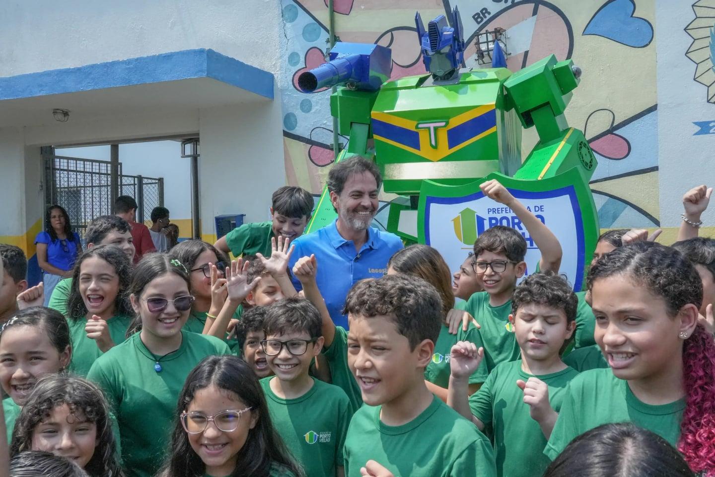 Prefeitura amplia monitoramento das escolas municipais com robô de inteligência artificial