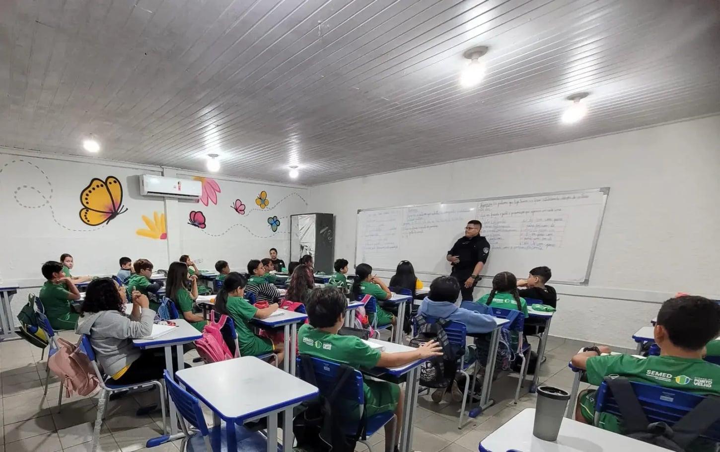 Saúde chega às escolas e beneficia mais de 61 mil estudantes
