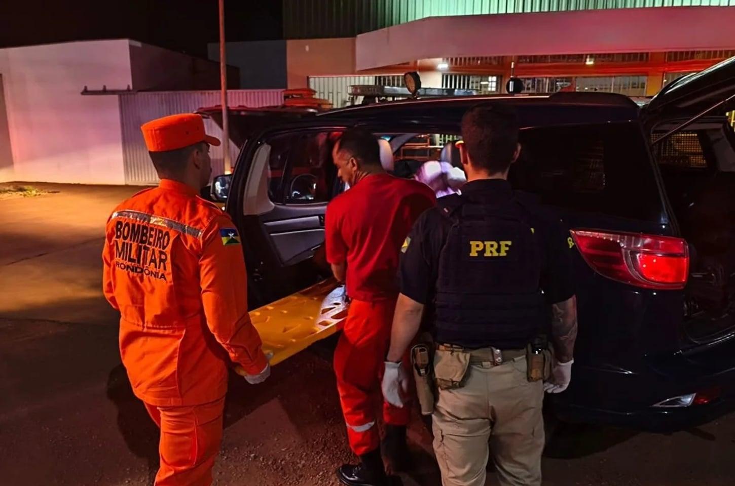 Bebê nasce dentro de viatura da PRF após atendimento a gestante em rodovia