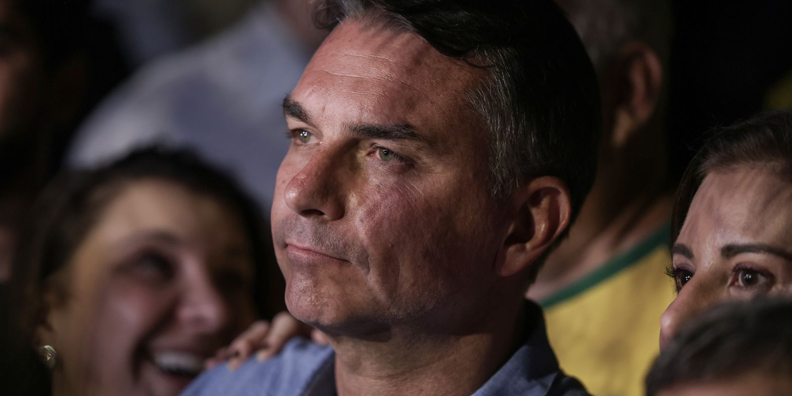 Em sabatina, Flávio não explica propostas e faz acusações sem provas