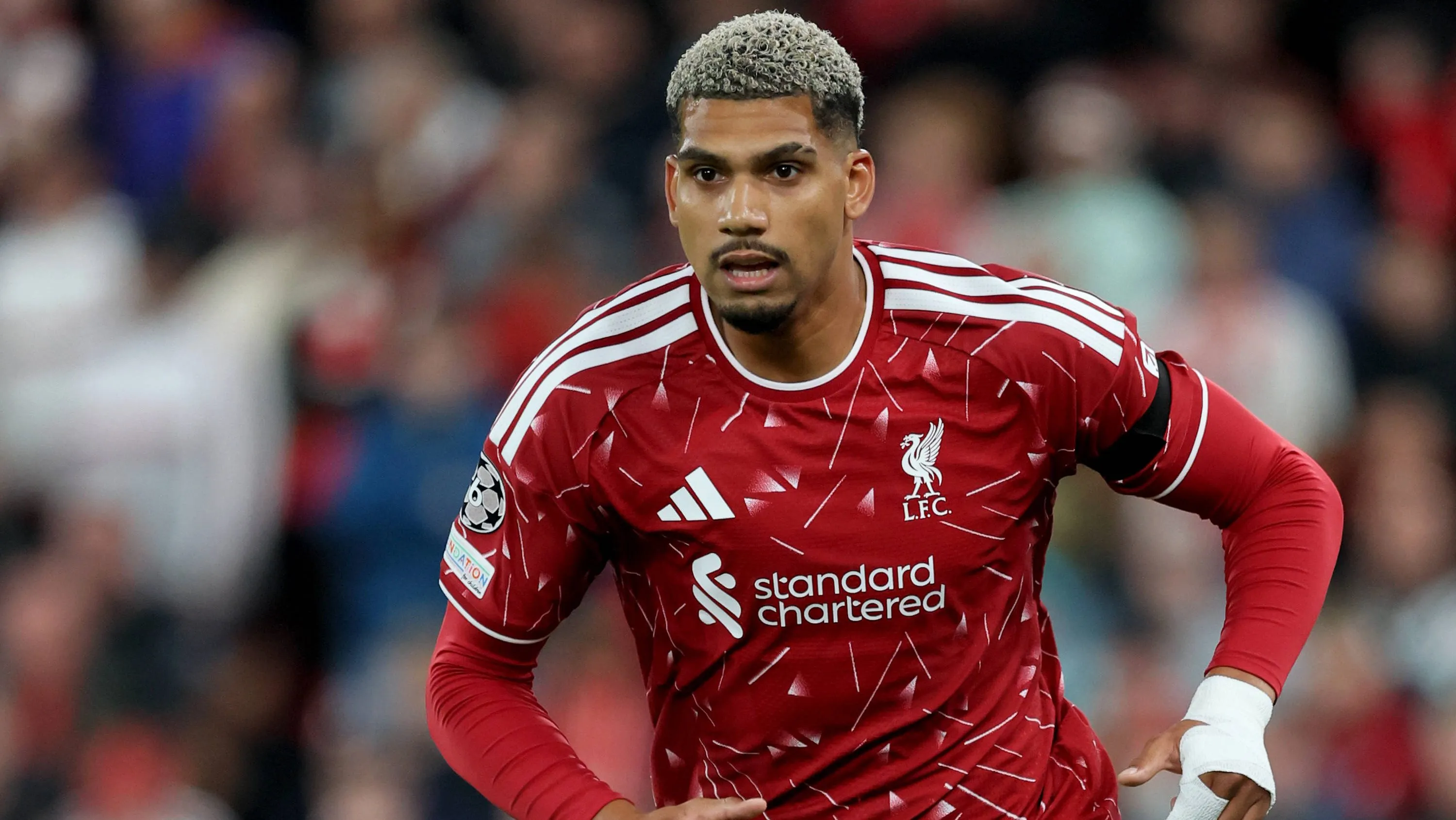 ‘Estou muito feliz’: Emprestado do Barcelona, Araújo comenta chance de ficar no Liverpool