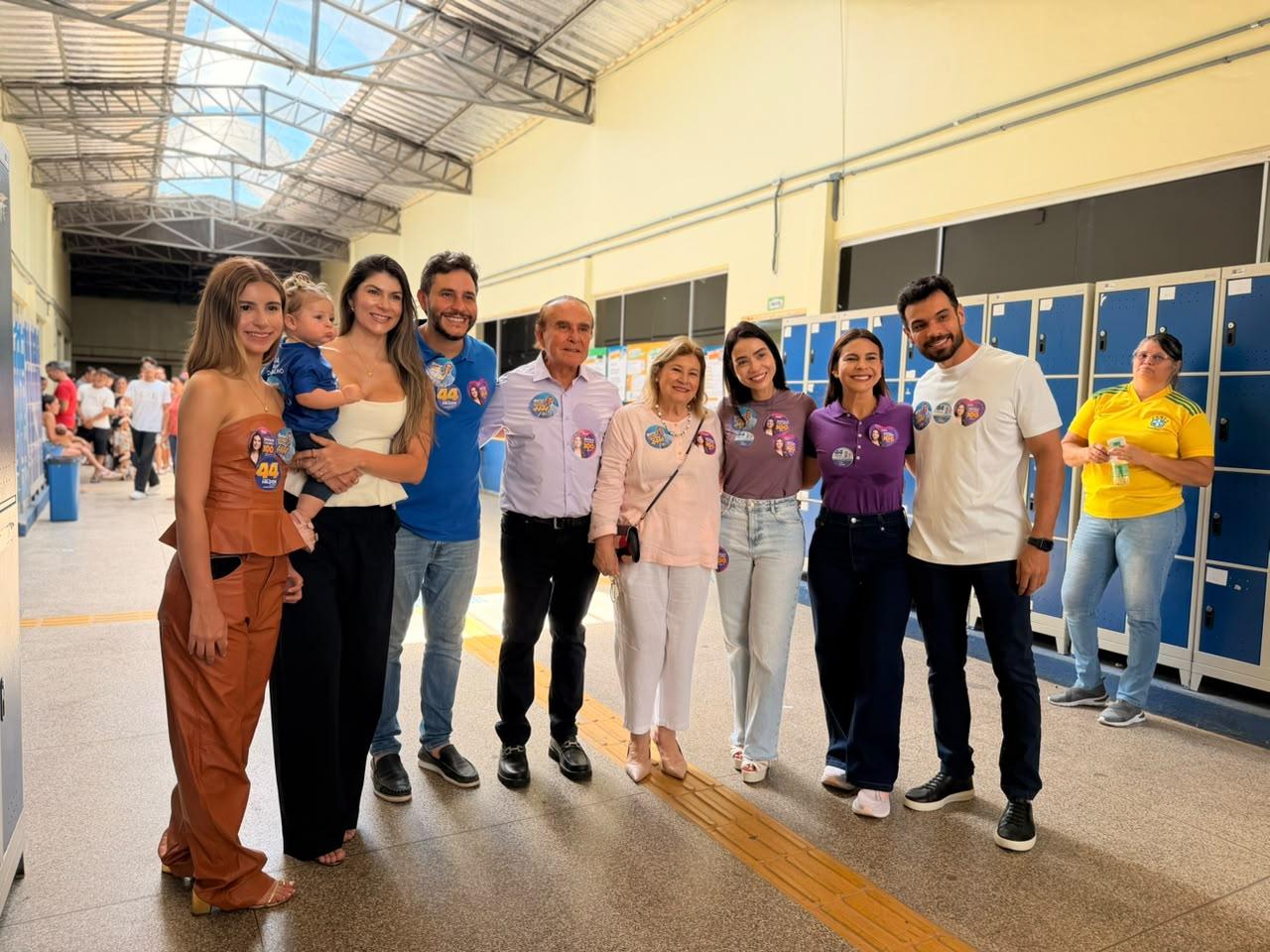 Mariana Carvalho vota em Porto Velho acompanhada da família