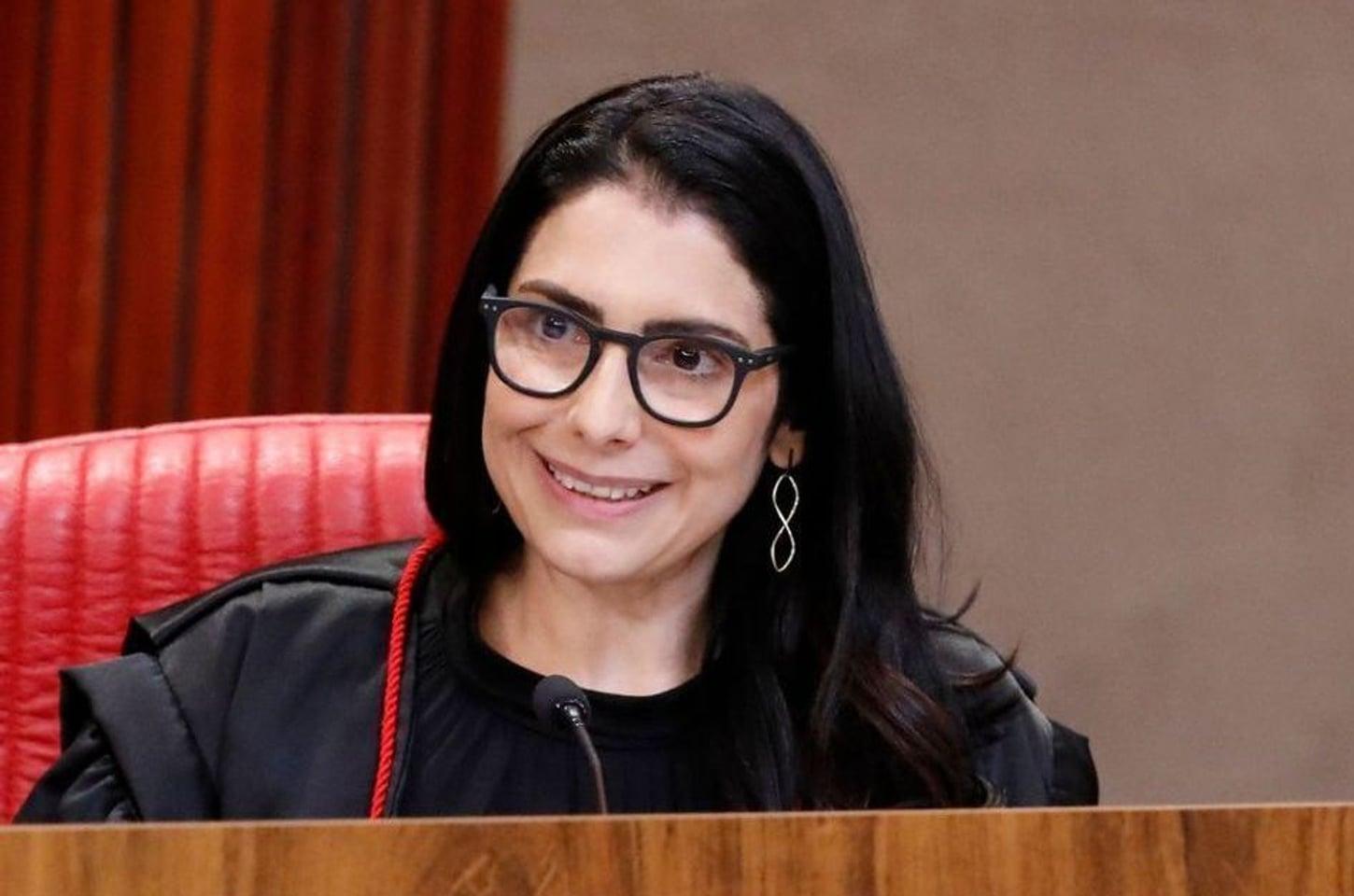 Ministra do TSE que proibiu púlpito vazio já declarou voto em Lula