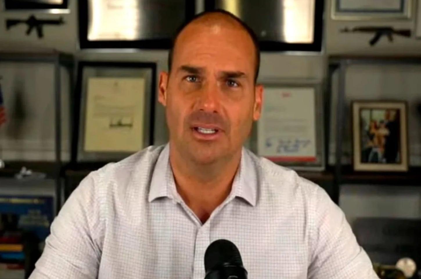 Moraes manda emitir mandado de prisão para Eduardo Bolsonaro