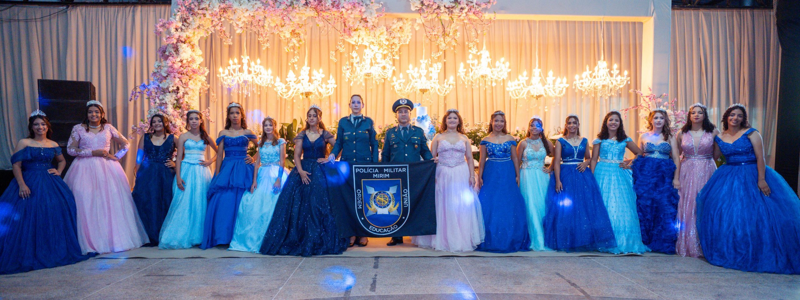 POLÍCIA MILITAR MIRIM DE JI-PARANÁ REALIZA 2º BAILE DE DEBUTANTES PARA 15 ALUNAS DO PROJETO