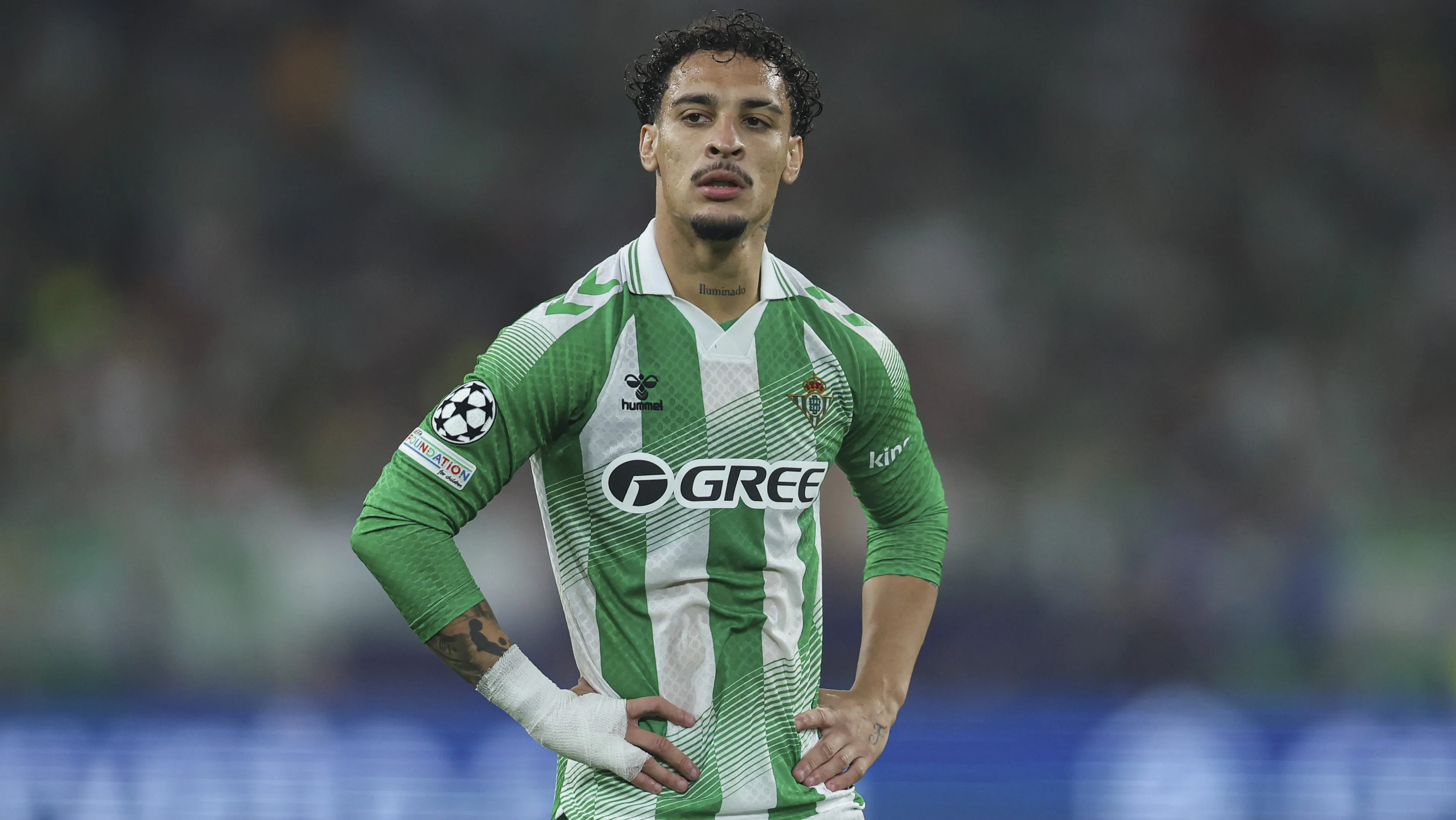 ‘Sofre de ansiedade excessiva’: Técnico do Betis explica jejum de gols de Antony
