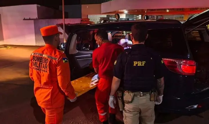 Bebê nasce dentro de viatura da PRF após atendimento a gestante em rodovia