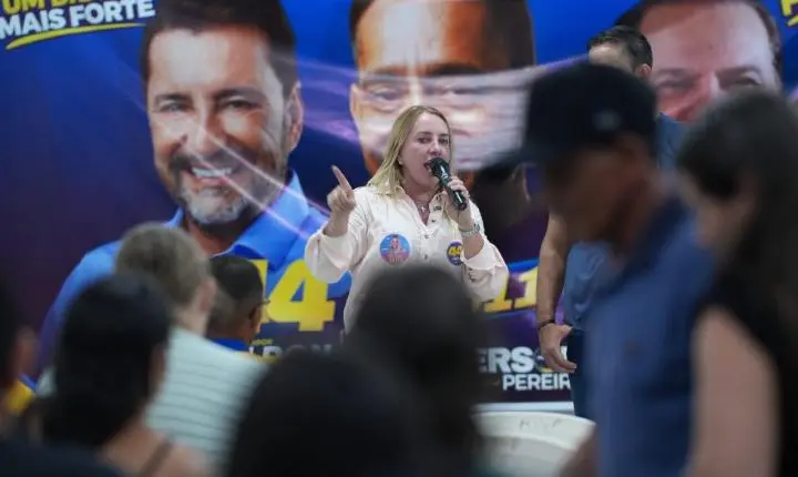 Com 'Pé na Estrada', Ieda Chaves percorre Pimenta Bueno e Espigão D`Oeste e tem contato direto com eleitores
