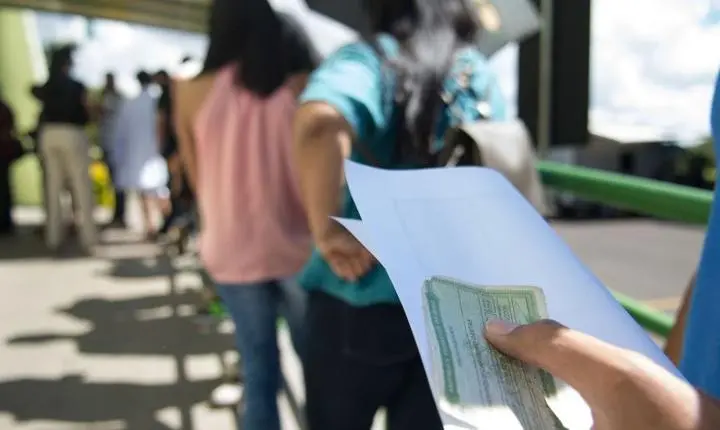 Eleições 2026: camiseta, adesivo, bandeira: o que pode usar para votar