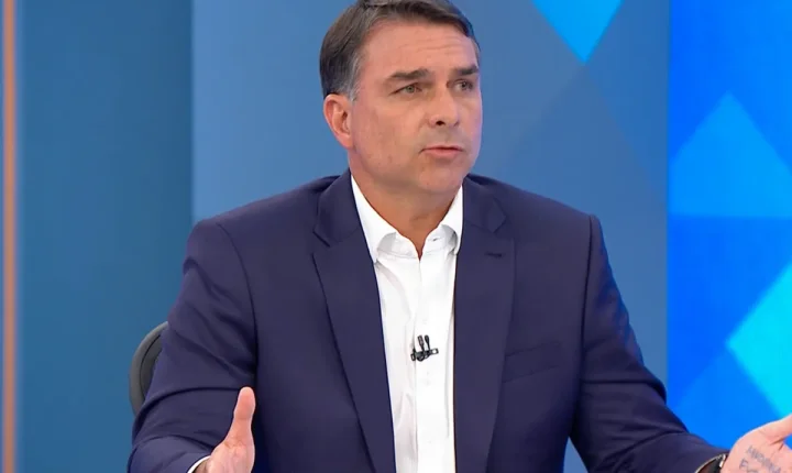 Flávio recorre ao STF contra decisão de Dino sobre posts de Nossa Senhora