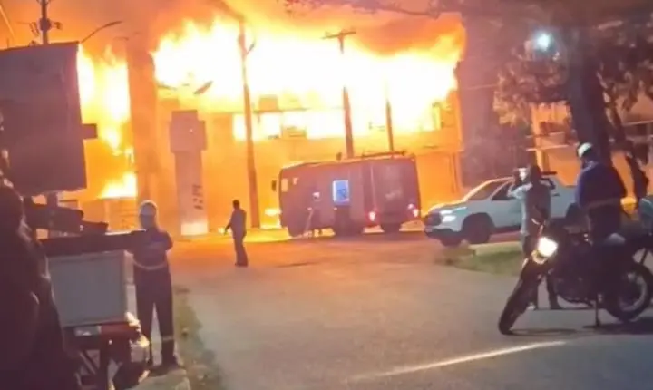 Imagens mostram incêndio em prédio de pesquisa da UFPE. Veja vídeo