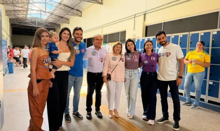 Mariana Carvalho vota em Porto Velho acompanhada da família