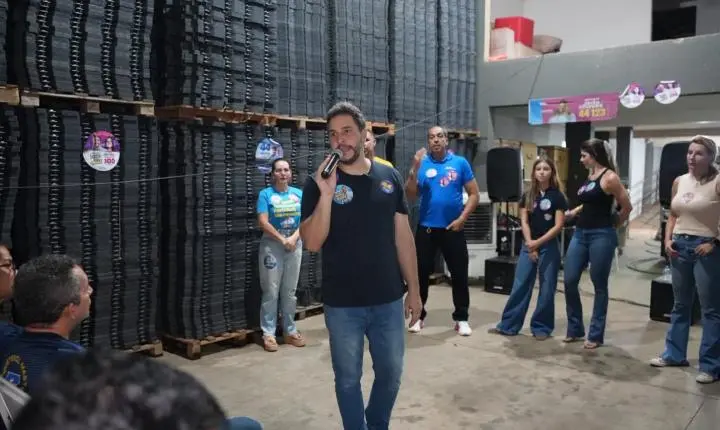 Maurício Carvalho se reúne com integrantes de bloco e reforça compromisso com a cultura de Porto Velho