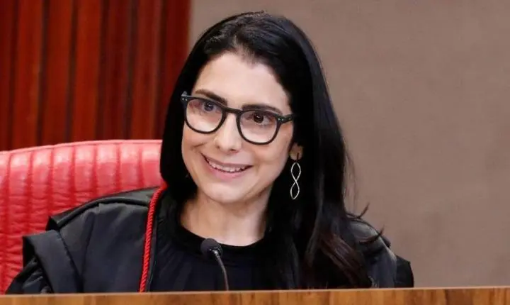 Ministra do TSE que proibiu púlpito vazio já declarou voto em Lula