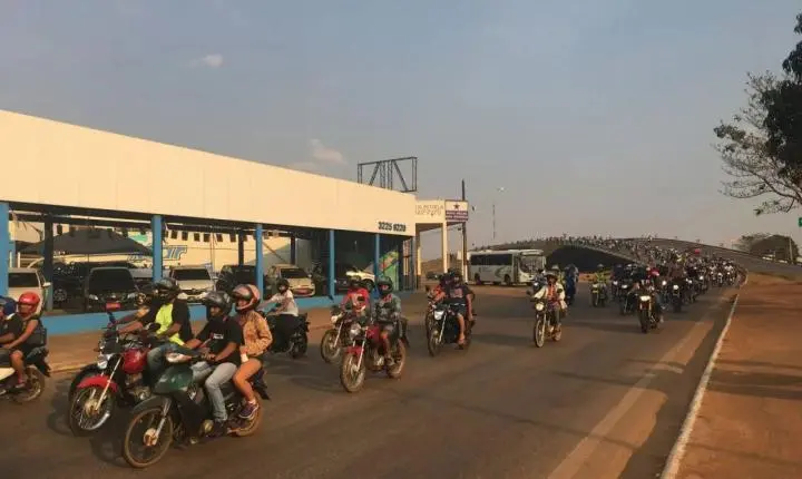 Motociclistas receberão capacete e antena corta-pipa em ação da Prefeitura