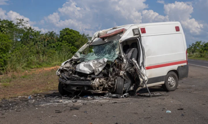 Presidente da Assembleia promulga nova lei que limita jornada de motoristas de ambulâncias em Rondônia