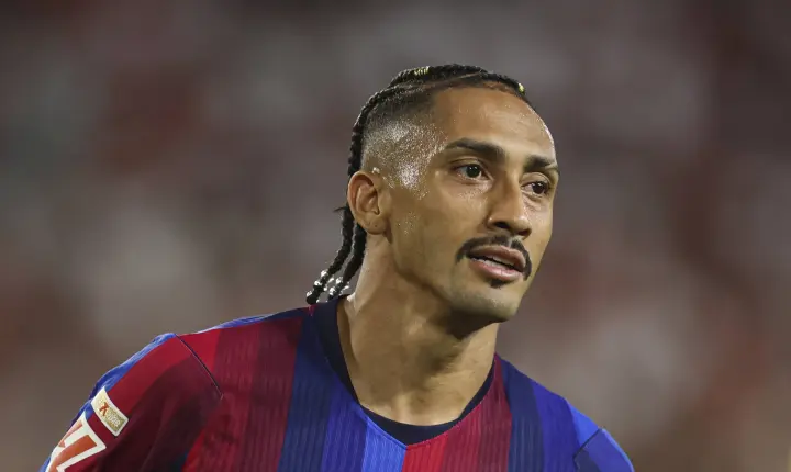 Barcelona define plano para Raphinha após lesão e monitora recuperação do brasileiro