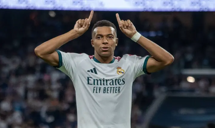 ‘Ele não é candidato da Bola de Ouro e finaliza melhor que Mbappé’, diz ex-jogador espanhol