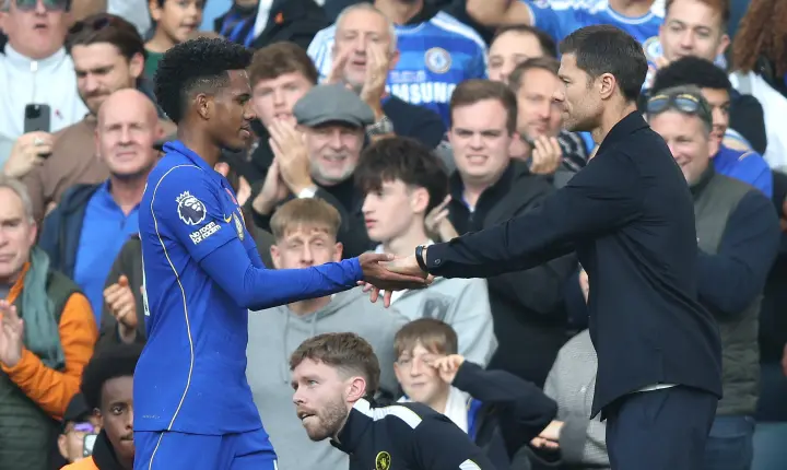 Xabi Alonso: ‘Estêvão deu a melhor resposta possível para mostrar que merece mais no Chelsea’