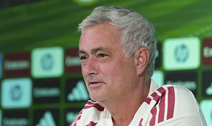 Mourinho faz alerta irônico sobre caso City: ‘Teremos que ter sorte de ainda estarmos aqui’