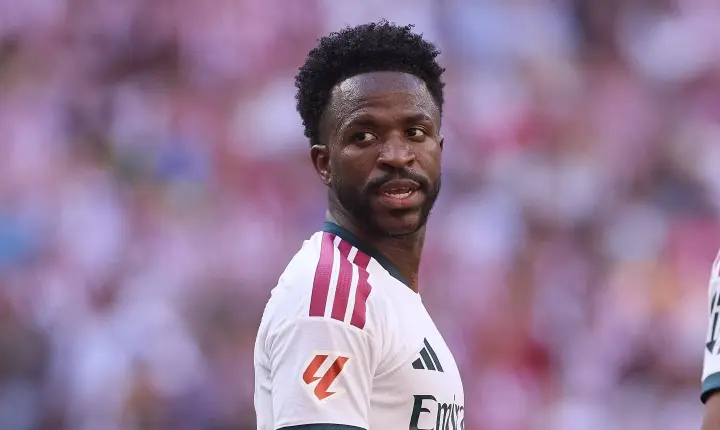 Vinícius Junior vira alvo após derrota do Real Madrid em clássico: ‘Situação insustentável’