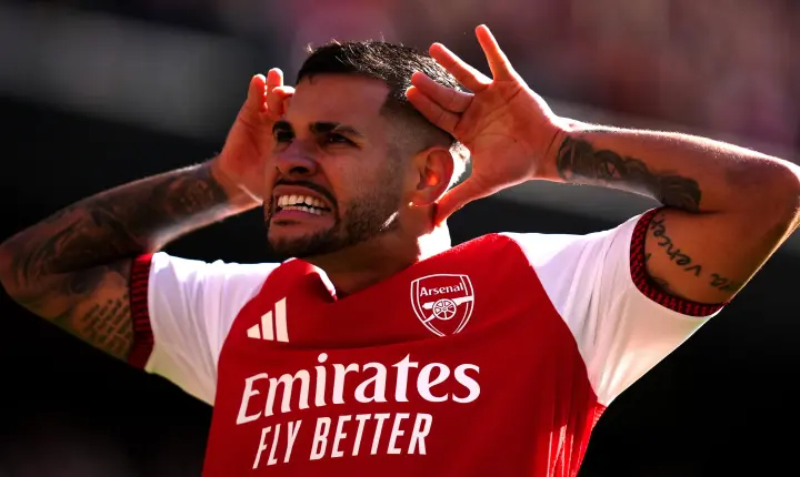Arteta flerta com velhos problemas, mas Bruno Guimarães salva Arsenal do marasmo contra Leeds