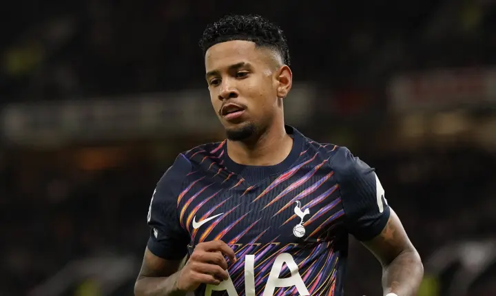 Tottenham perde Savio por semanas, mas ganha reforço após mais de 500 dias
