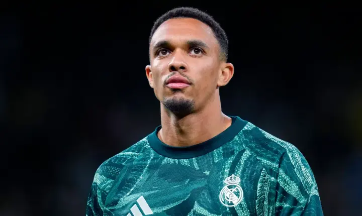 Reserva no Madrid e cobiçado por Liverpool e Chelsea, Arnold toma decisão no mercado
