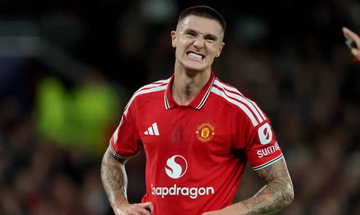 Manchester United: Rooney faz crítica dura a Sesko e não é pelo futebol em campo