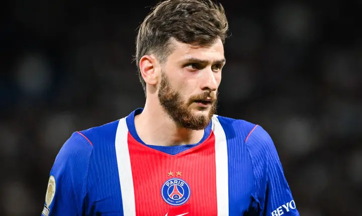 Ex-Ajax: ‘Comparávamos ele ao Kvaratskhelia. Pode se tornar tão importante quanto no PSG’