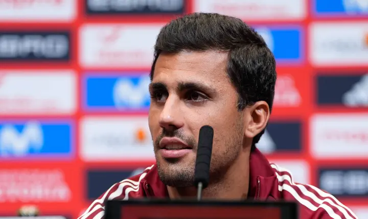 ‘É por isso que não fico por aí exigindo’: Rodri se posiciona sobre ‘guerra’ pela Bola de Ouro