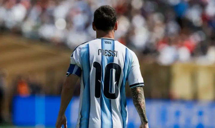 Por que nenhum jogador da Argentina vai usar a camisa 10 de Messi nos próximos dois amistosos?