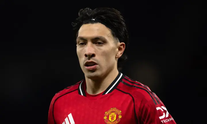 Lisandro Martínez detona diretoria do Manchester United após derrota do United