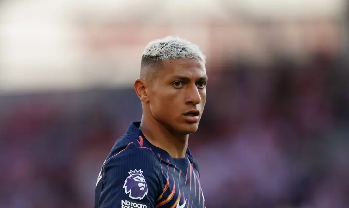 Tottenham corta preço de Richarlison pela metade e dois clubes avançam por brasileiro