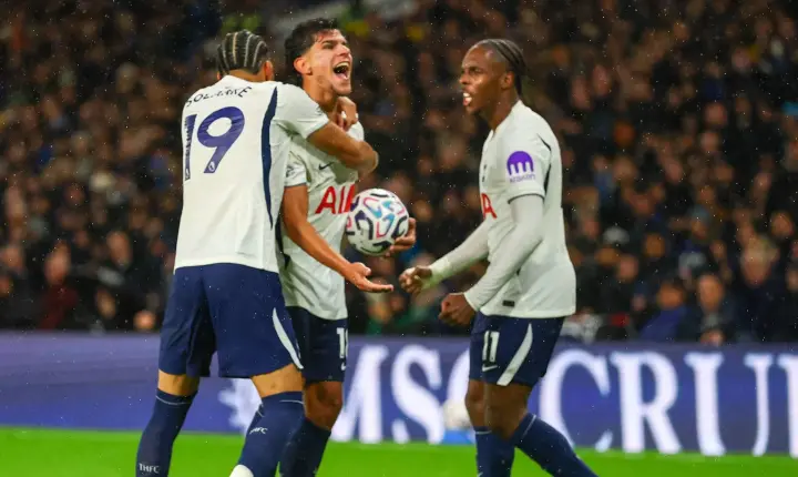 Xabi Alonso se complica sem João Pedro, goleiro falha feio e Chelsea perde para o Tottenham