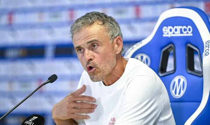 ‘Bela surpresa, gosto de tudo nele’: Luis Enrique aprova reforço mais caro do PSG no ano